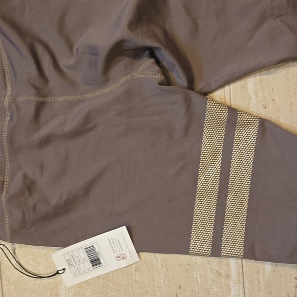 New Stronger Label "The Signature One" Falcon Gold Leggings - Picture 12 of 12